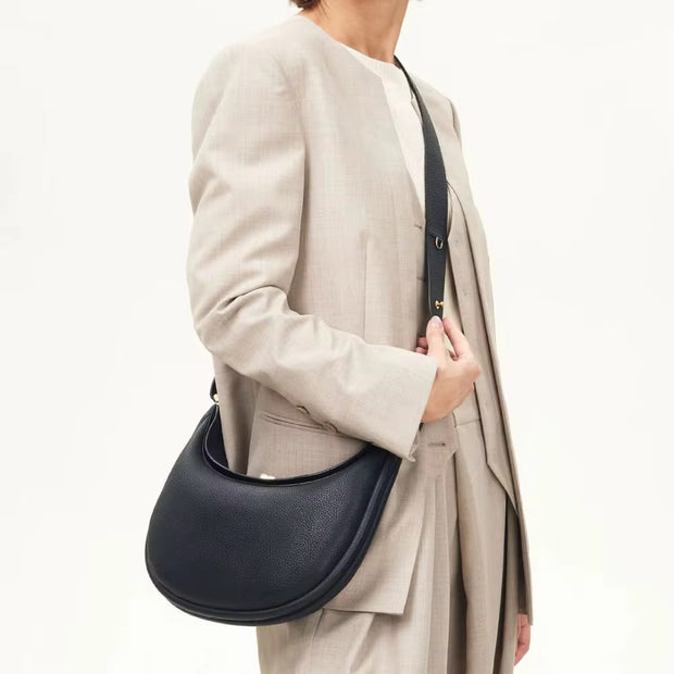 Large capacity shoulder bag